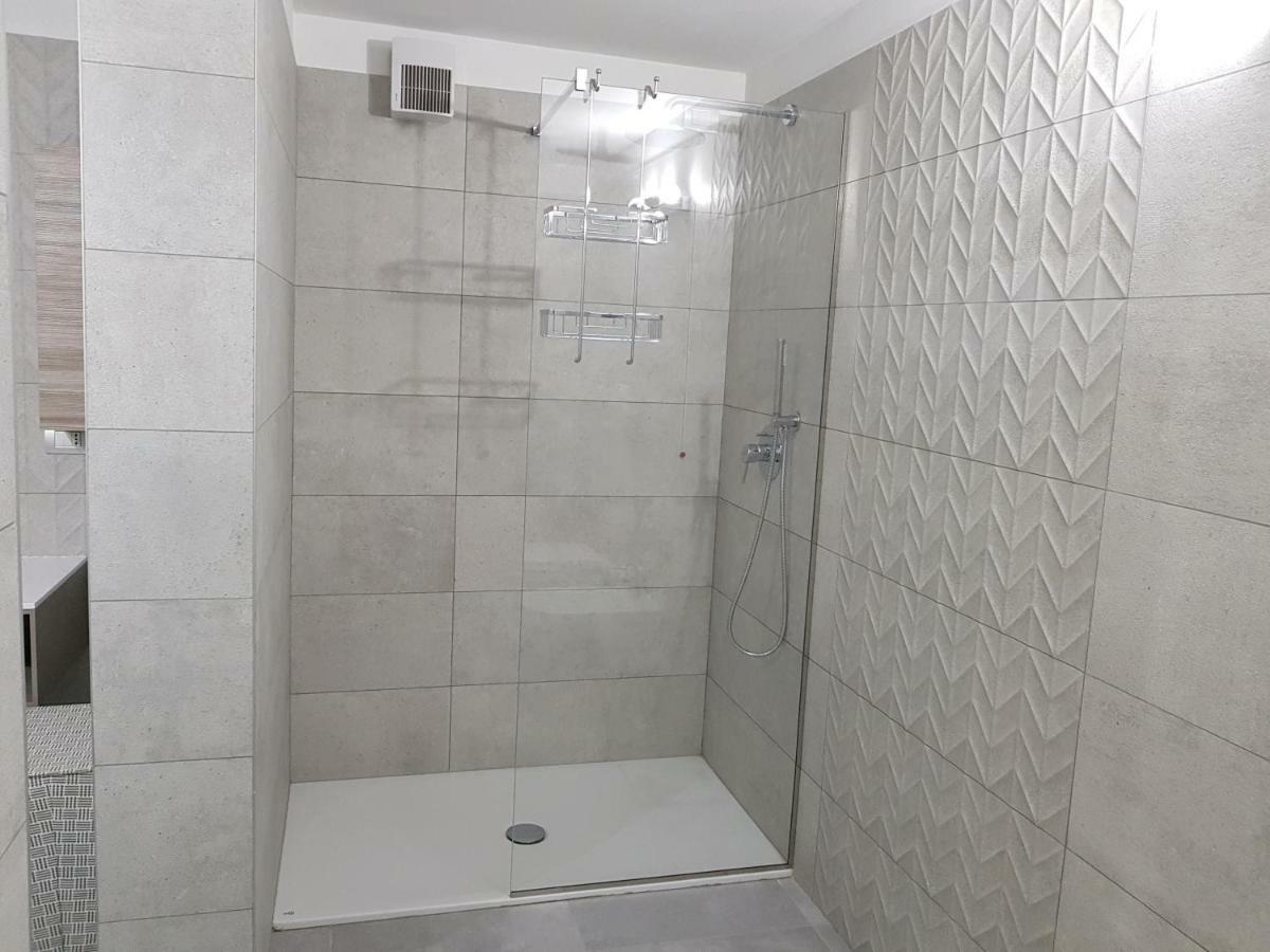 Luxury Apartments Beauty Gardens Sirmione Exterior photo