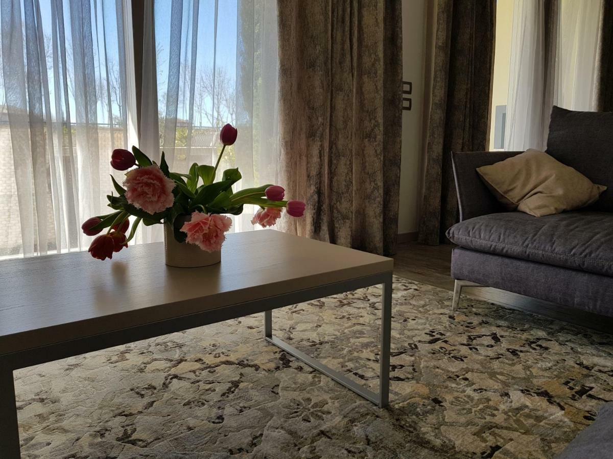 Luxury Apartments Beauty Gardens Sirmione Exterior photo
