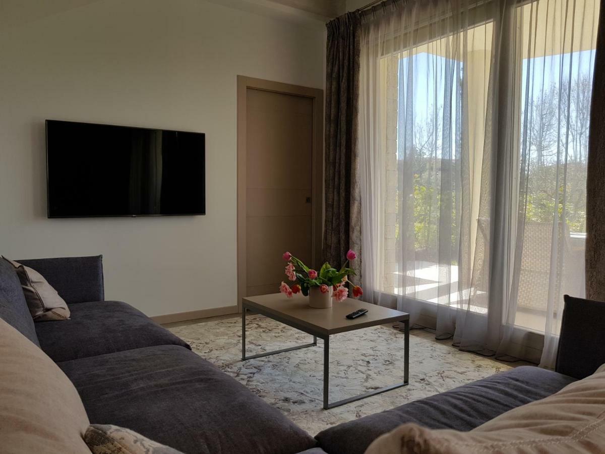 Luxury Apartments Beauty Gardens Sirmione Exterior photo