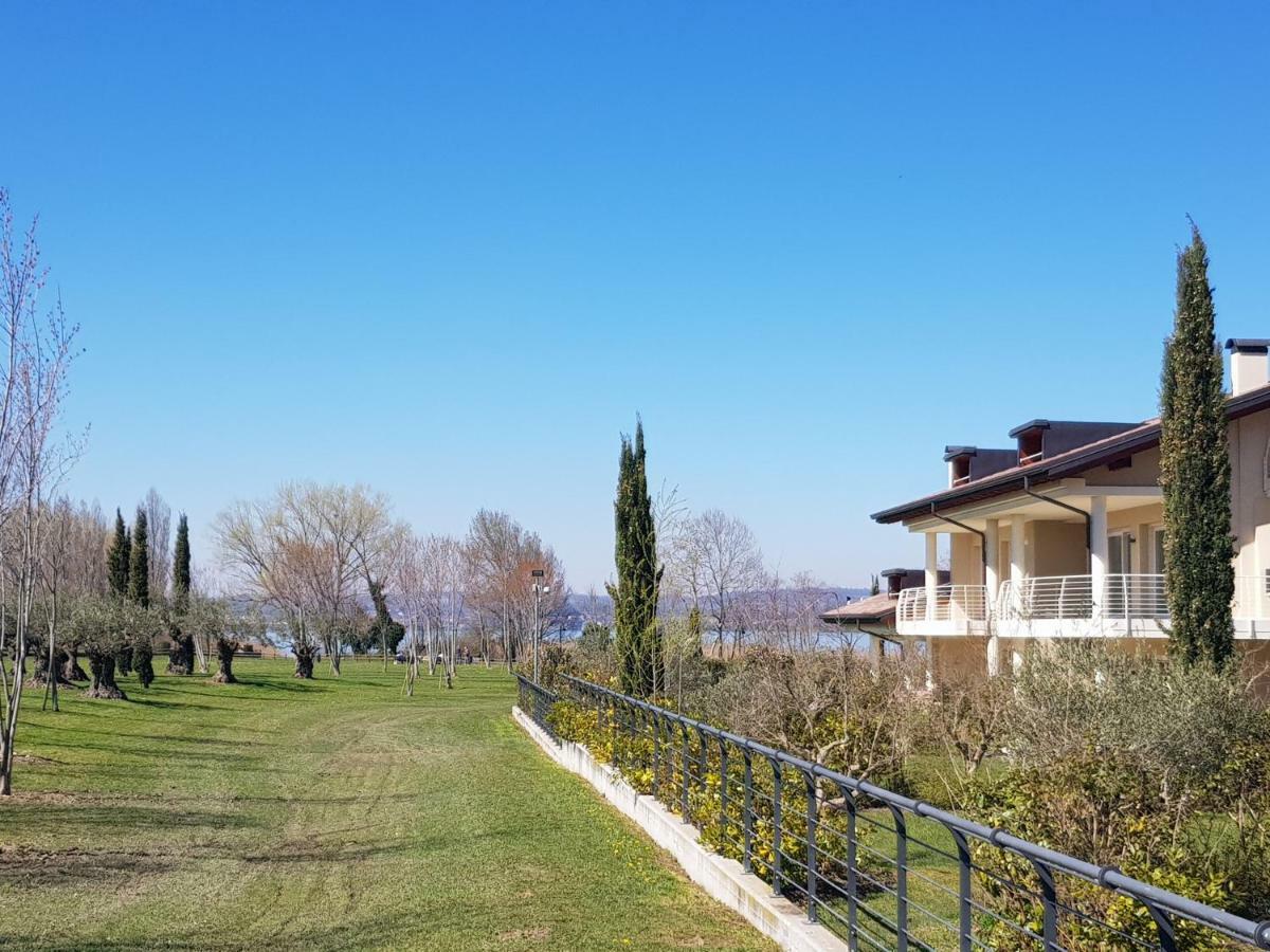Luxury Apartments Beauty Gardens Sirmione Exterior photo