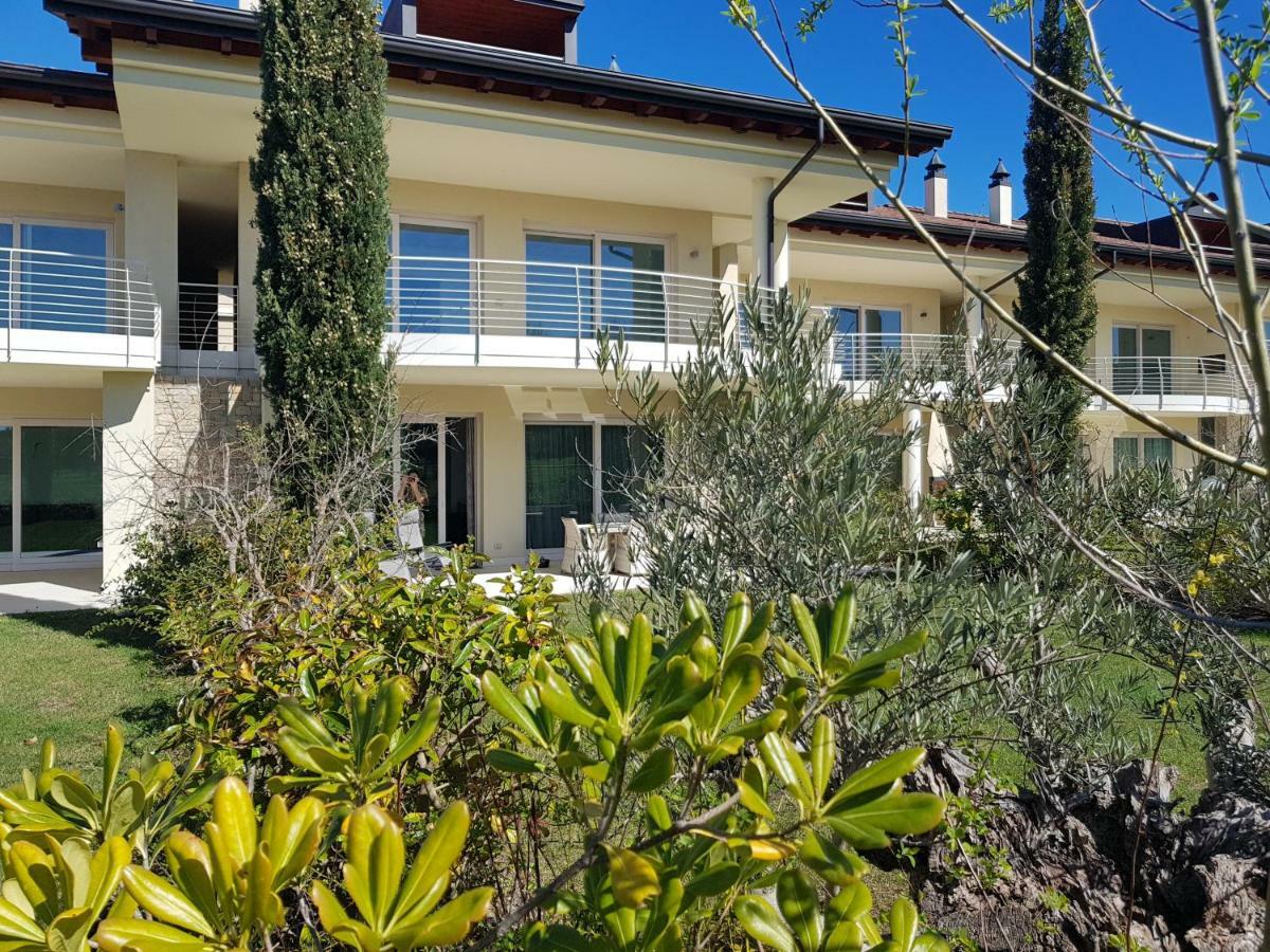 Luxury Apartments Beauty Gardens Sirmione Exterior photo