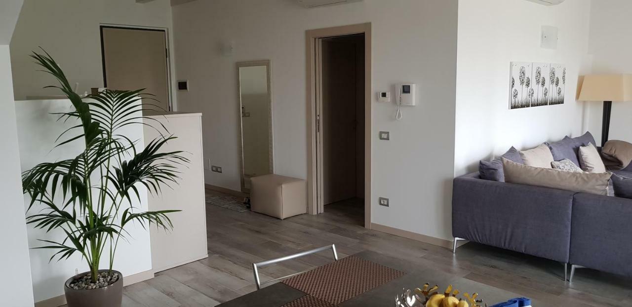 Luxury Apartments Beauty Gardens Sirmione Exterior photo