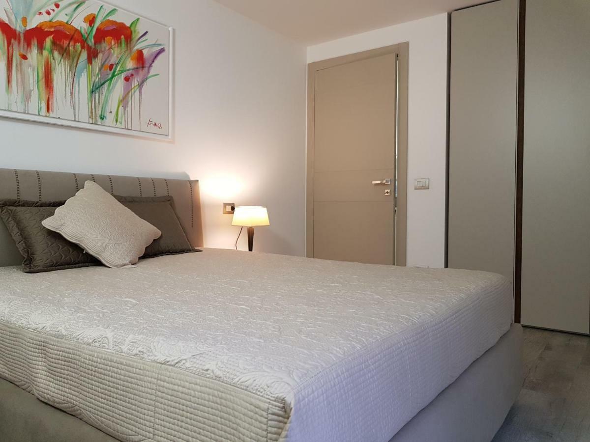 Luxury Apartments Beauty Gardens Sirmione Exterior photo