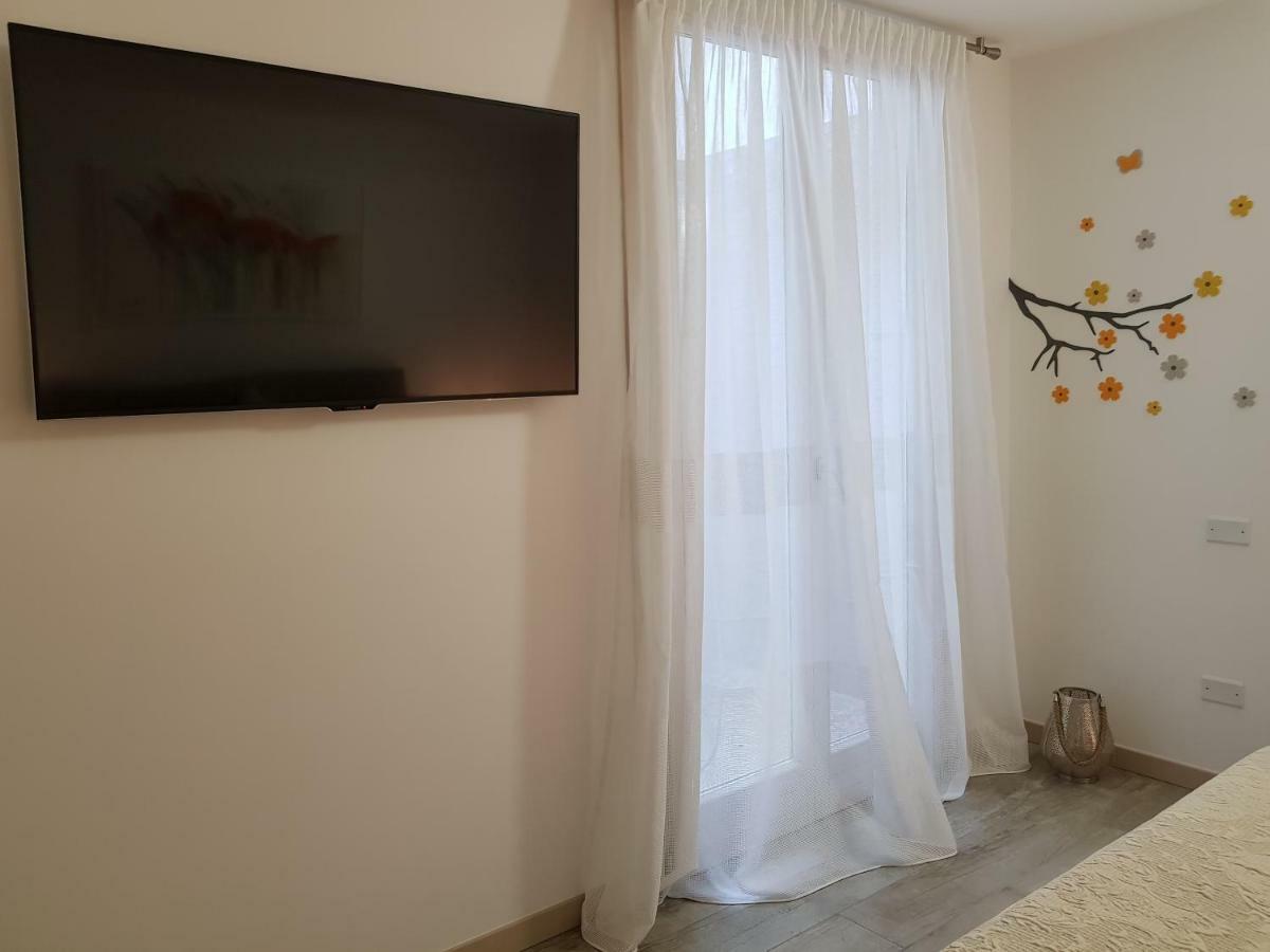 Luxury Apartments Beauty Gardens Sirmione Exterior photo