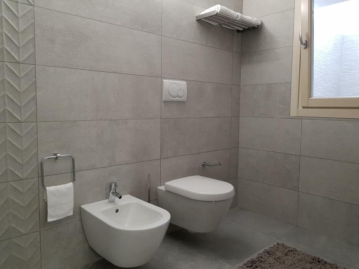 Luxury Apartments Beauty Gardens Sirmione Exterior photo