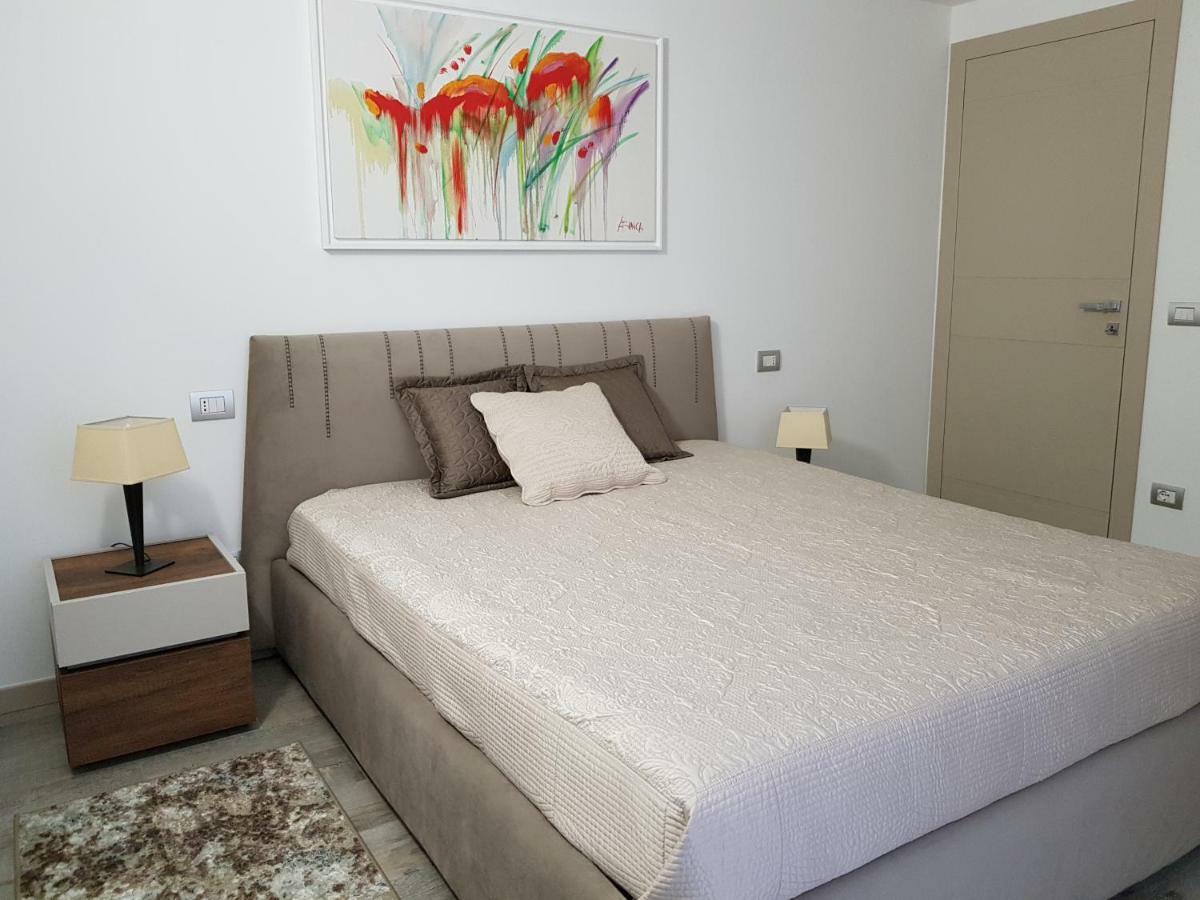 Luxury Apartments Beauty Gardens Sirmione Exterior photo
