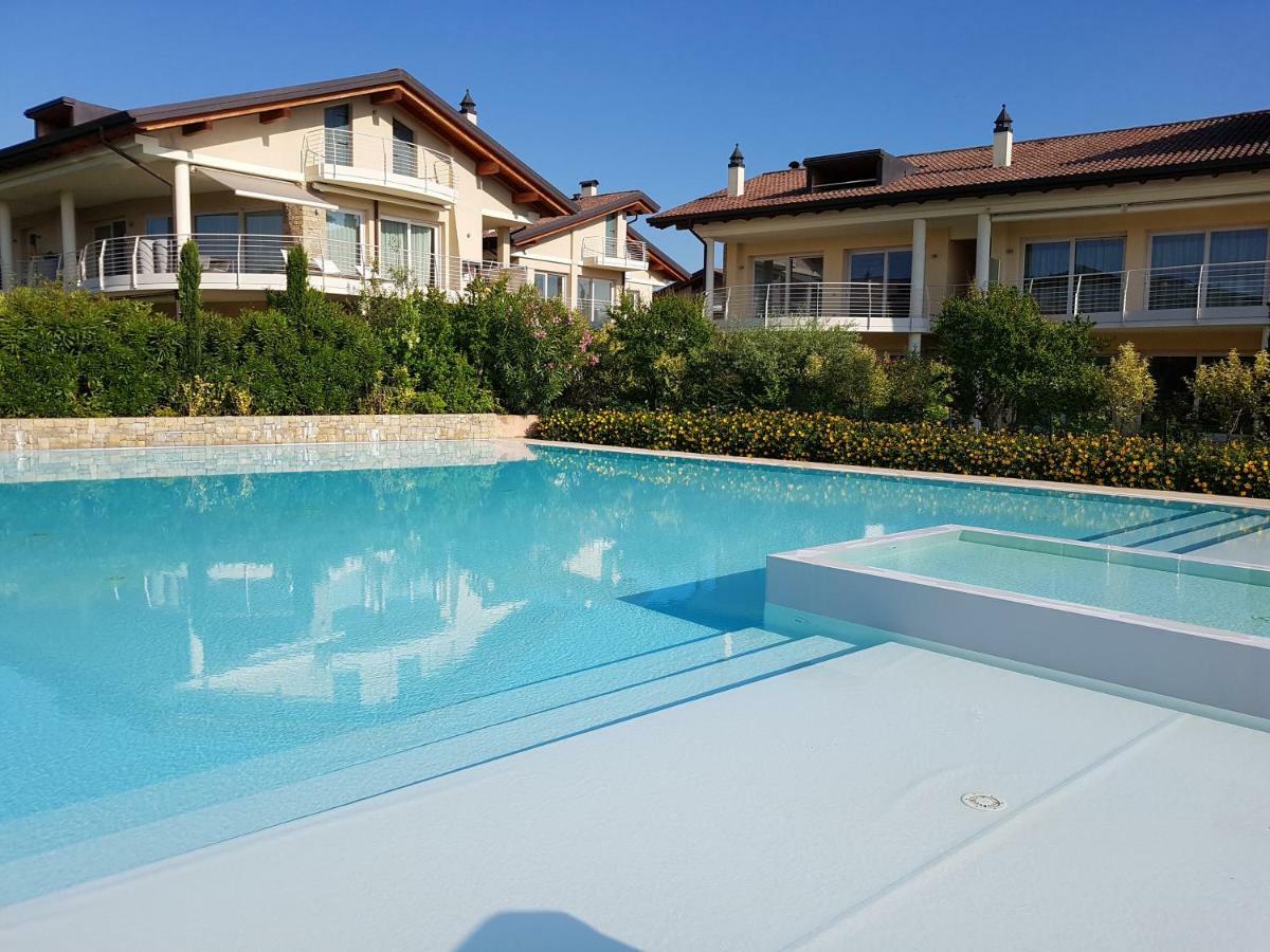 Luxury Apartments Beauty Gardens Sirmione Exterior photo