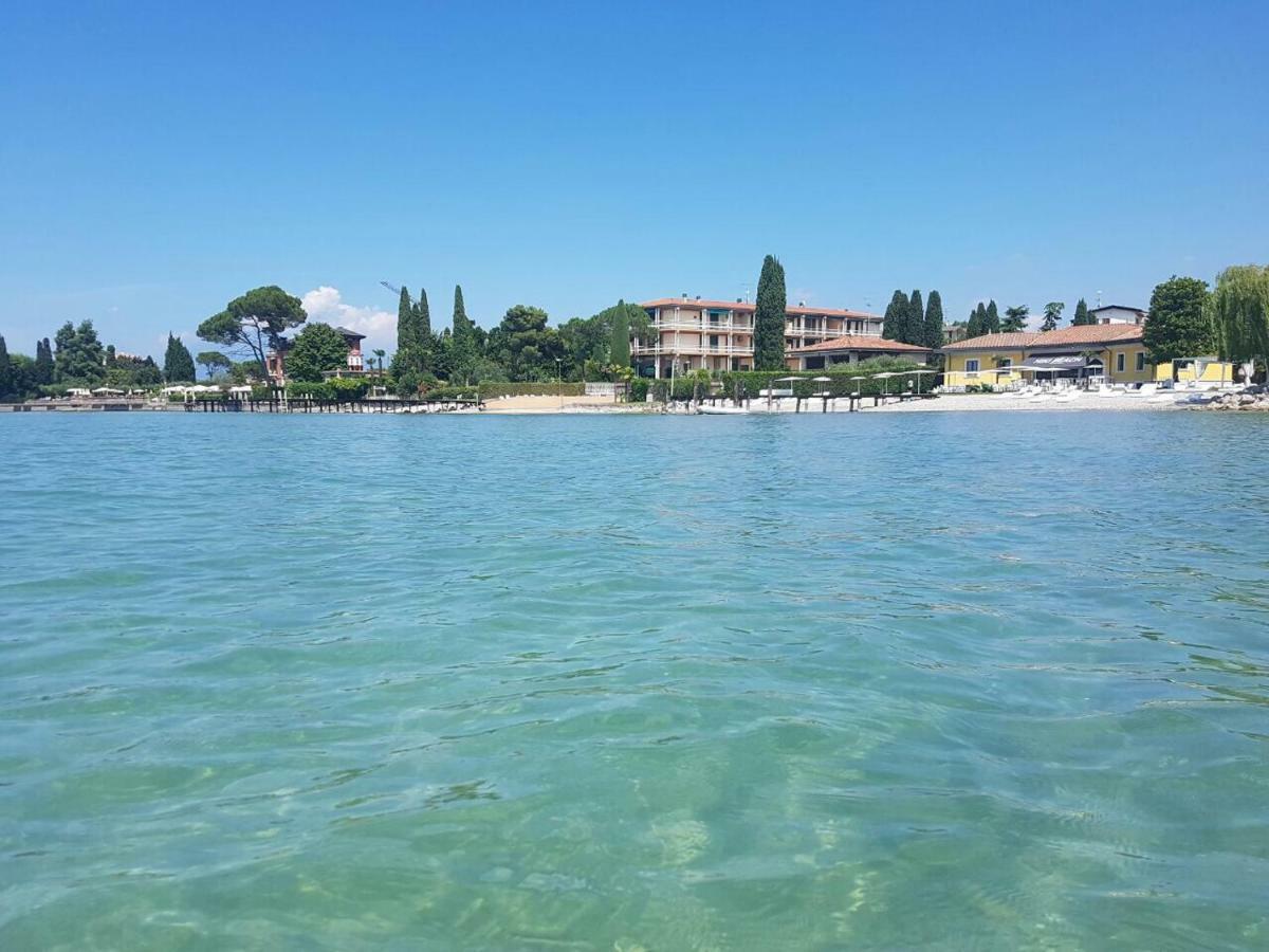 Luxury Apartments Beauty Gardens Sirmione Exterior photo