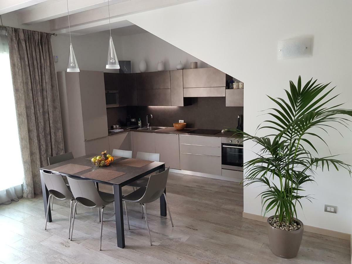 Luxury Apartments Beauty Gardens Sirmione Exterior photo